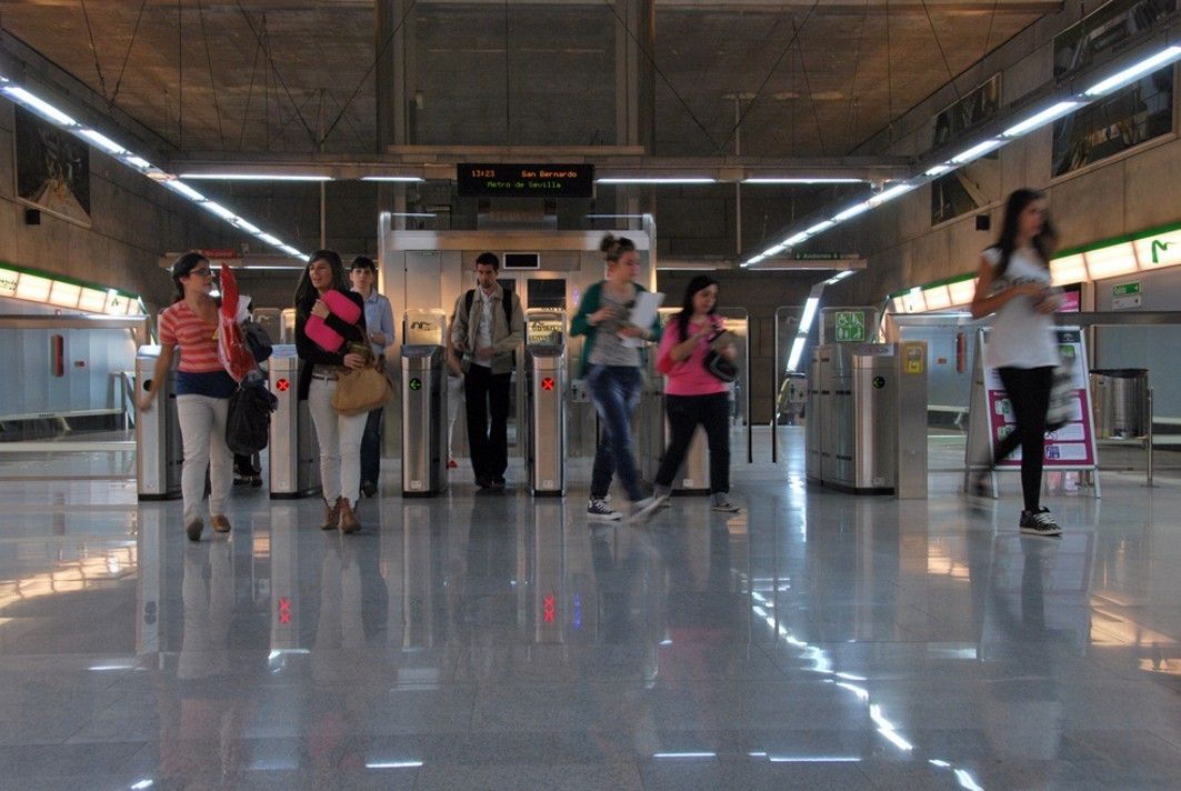 Crecen los viajeros que suben al Metro en Montequinto