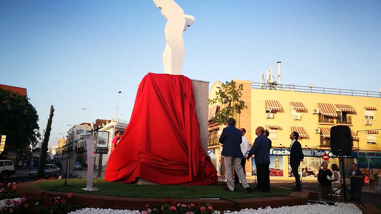 El doctor Ángel Bernardos y los donantes ya tienen su monumento