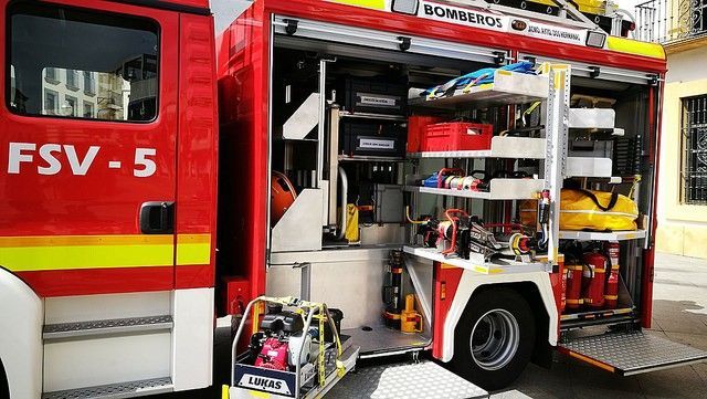 Una mujer y dos menores atendidos en un incendio en la calle Meñaca