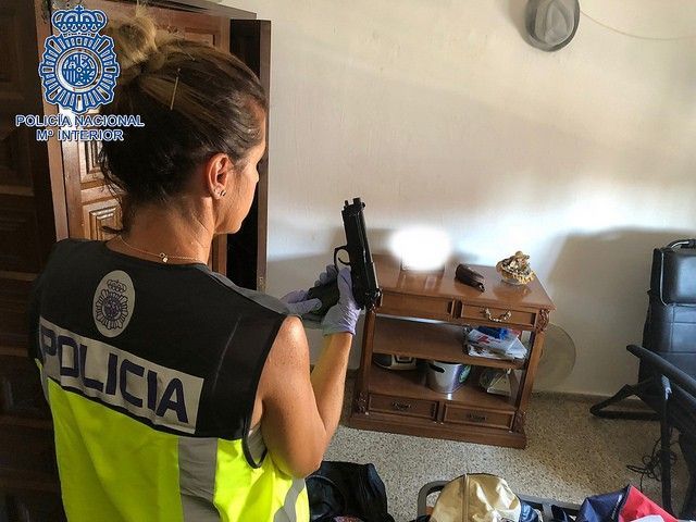 La Policía Nacional libera a una menor retenida por la pareja de su madre