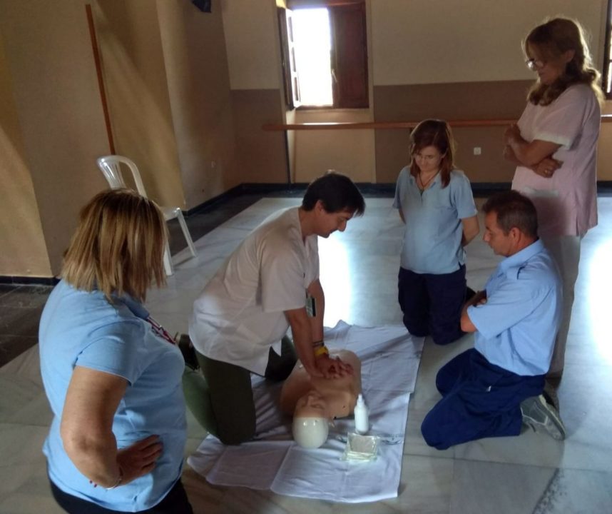 San Hilario forma a profesionales de centros de mayores en reanimación cardiopulmonar