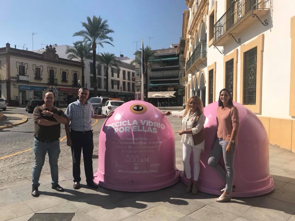 Contenedores de vidrio rosas toman la ciudad