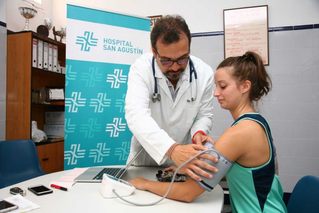 El Club Baloncesto Ciudad de Dos Hermanas pasa el reconocimiento médico