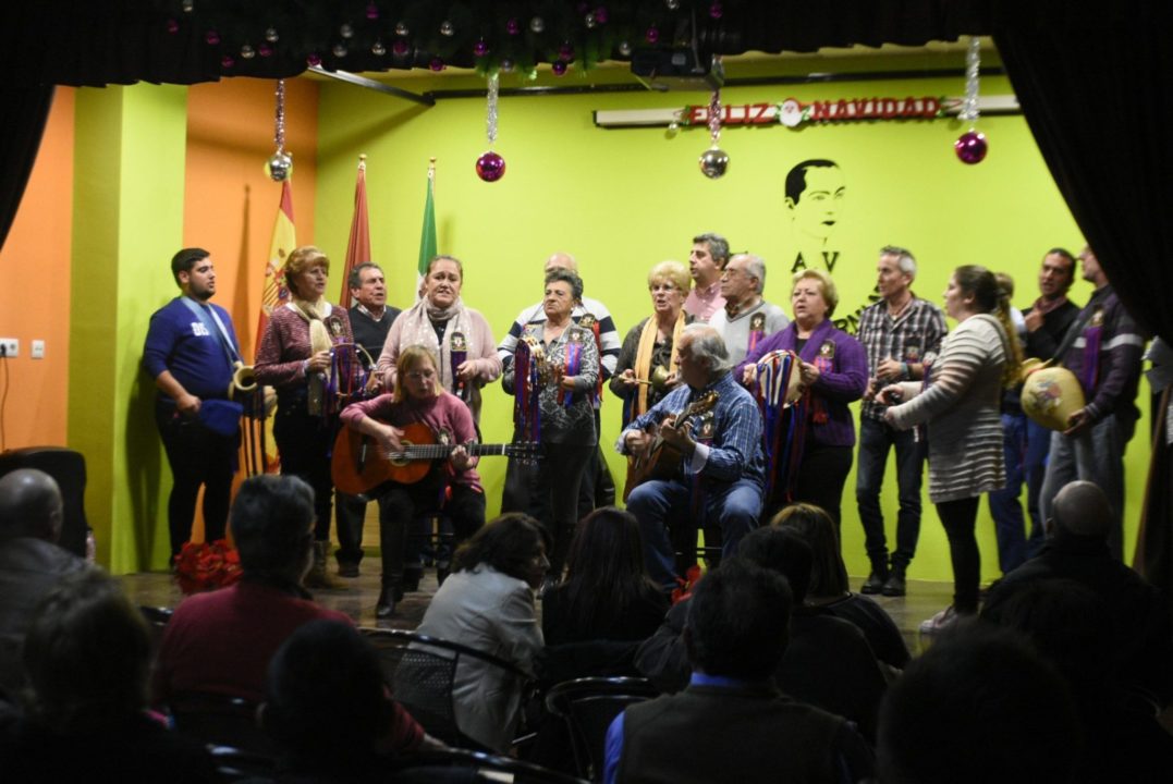 Villancicos, fútbol y solidaridad para recibir la Navidad en las entidades