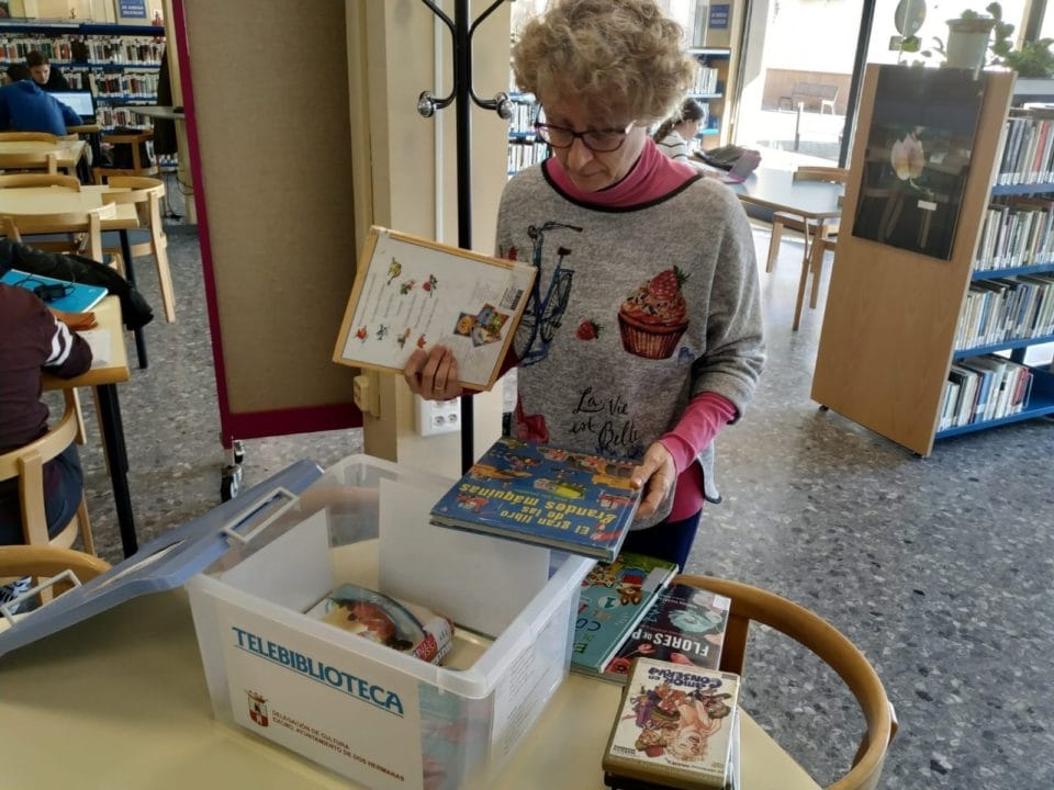 La Telebiblioteca se acerca a los centros de día