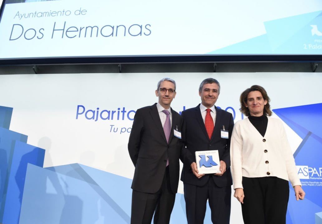 Dos Hermanas recibe dos Pajaritas Azules por el reciclaje del papel y cartón
