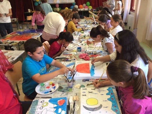 Taller de pintura en el Colegio Maestro Enrique Díaz Ferreras