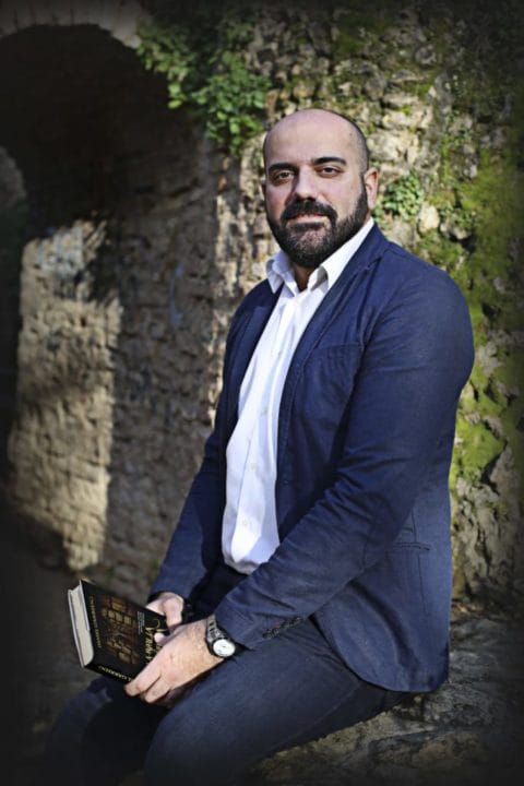 Daniel Garrido presenta su primera novela