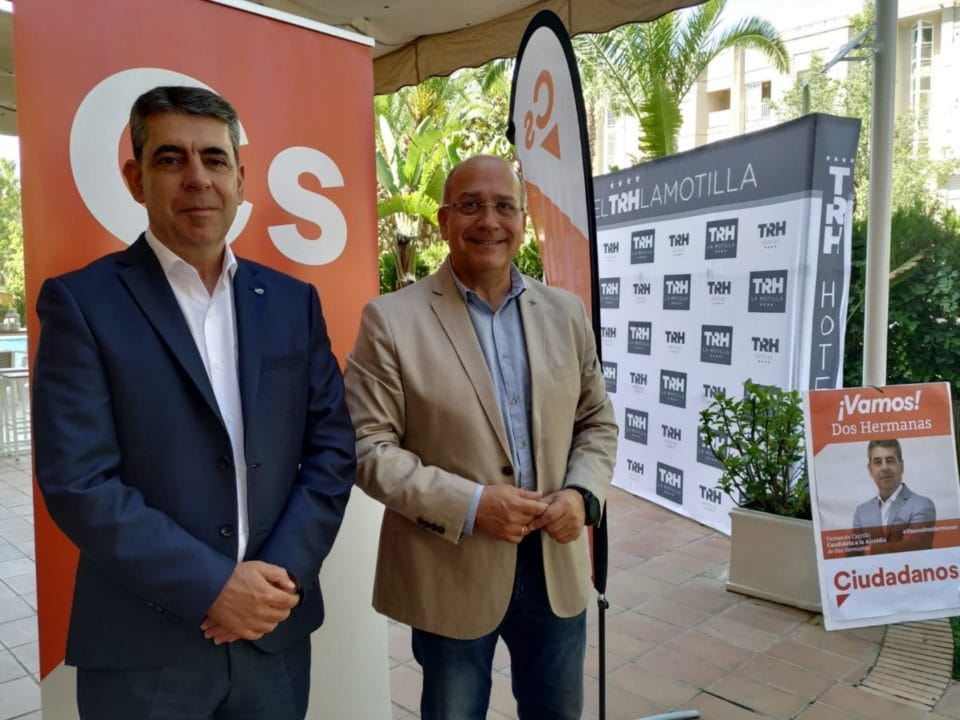 Las líneas principales del programa de C,s en un desayuno informativo