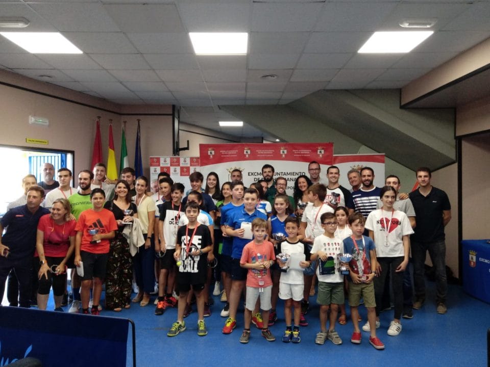 El Torneo Local de Tenis llega a su fin con la entrega de trofeos