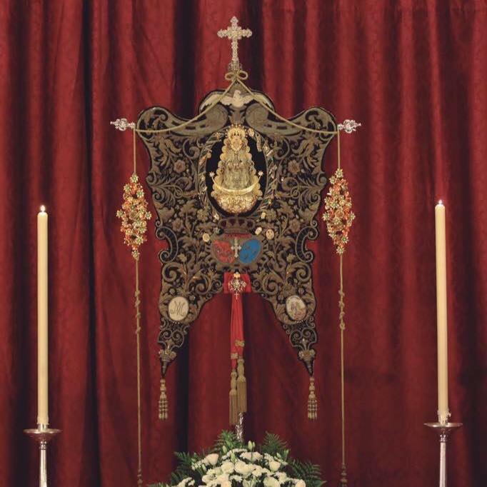 El Simpecado del Rocío se retira del culto para su restauración