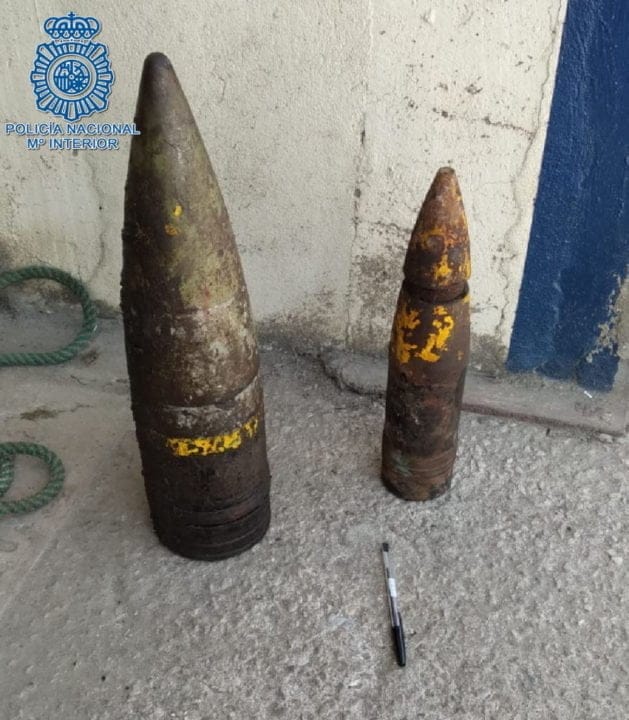 Dos proyectiles de guerra hallados en una chatarrería de Dos Hermanas