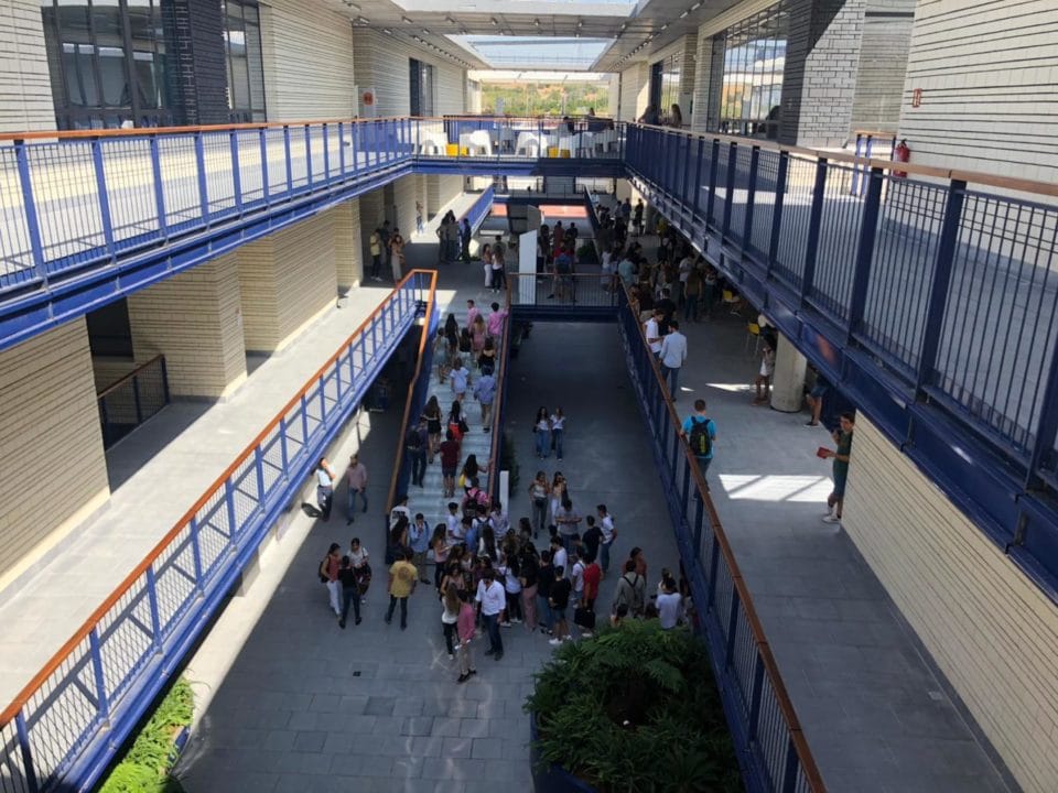 Convocatoria 2021-22 de las becas para la Universidad Loyola