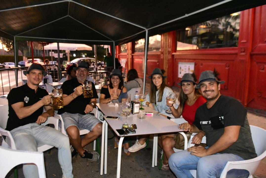 Buen ambiente y buena cerveza en el Oktober-Fest
