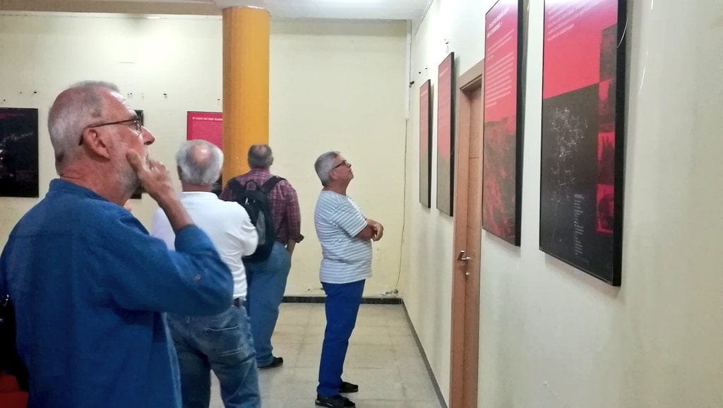 La exposición del Canal de los Presos visita la sede de Izquierda Unida