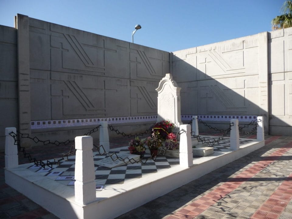 Piden la exhumación de las fosas comunes en Dos Hermanas