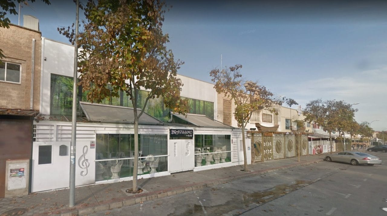 La riña tumultuosa en un pub de Montequinto deja dos detenidos