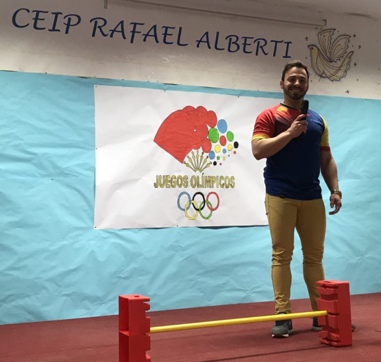 Josué Brachi habló de halterofilia en el CEIP Rafael Alberti