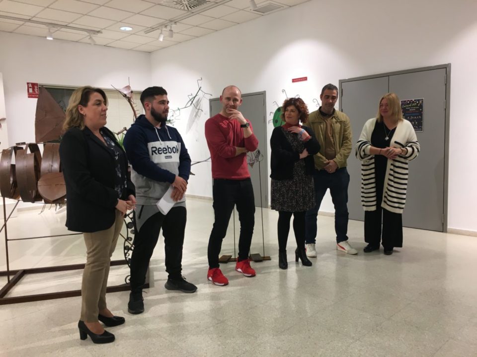 Las obras de Ironartarenal se exponen en la biblioteca de Montequinto