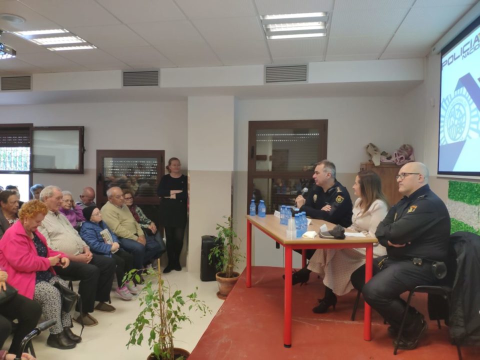 Alertcops, la APP de la Policía Nacional se presenta en Los Montecillos