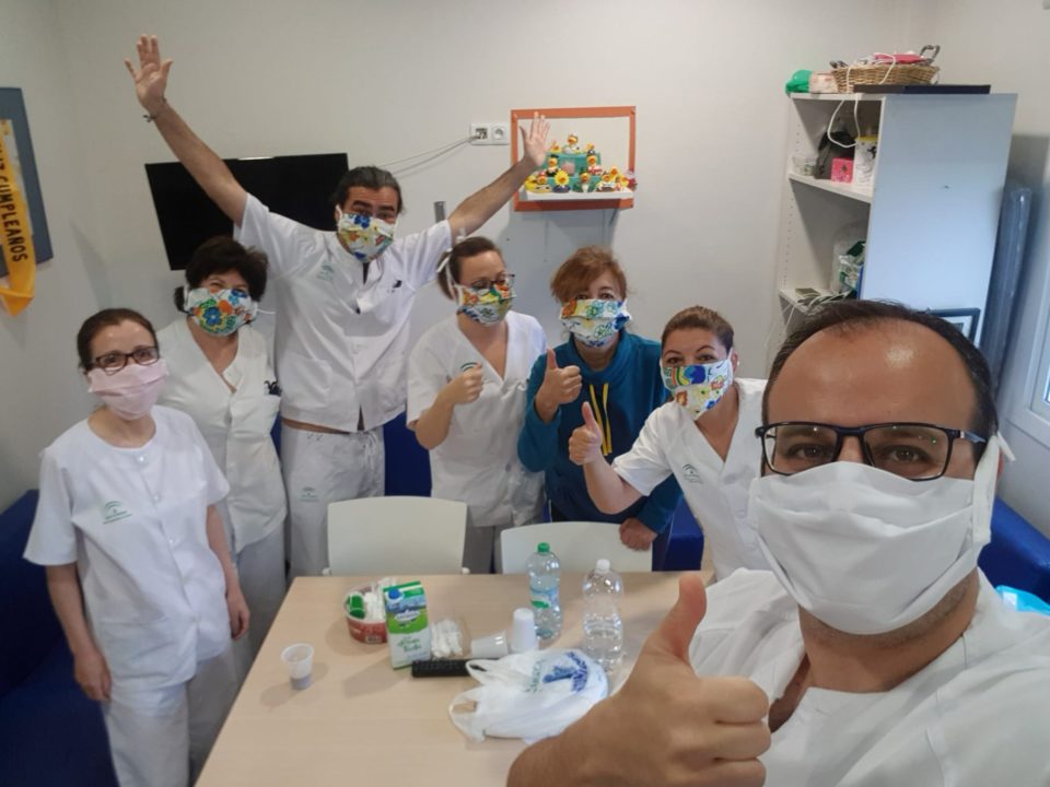 Grupo de Mascarillas Solidarias de telas para los profesionales
