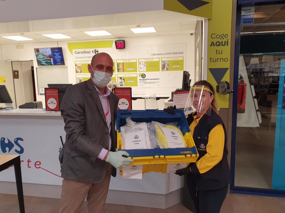 Soporte logístico de Correos en la distribución de pantallas faciales