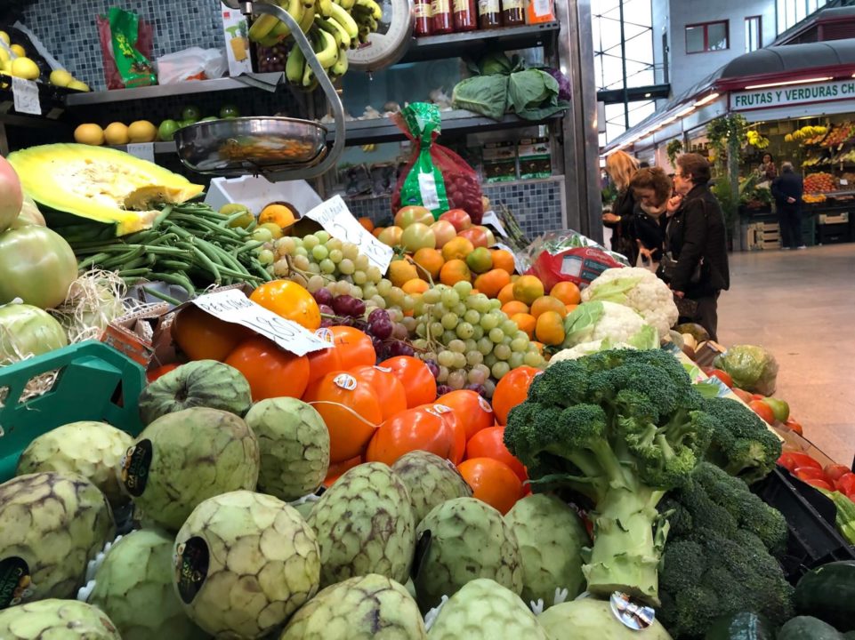 Los mercados de abastos continúan abiertos y con servicio a domicilio