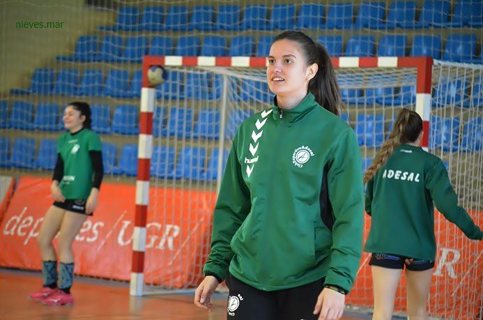 Alba González renueva temporada en el Balonmano Adesal