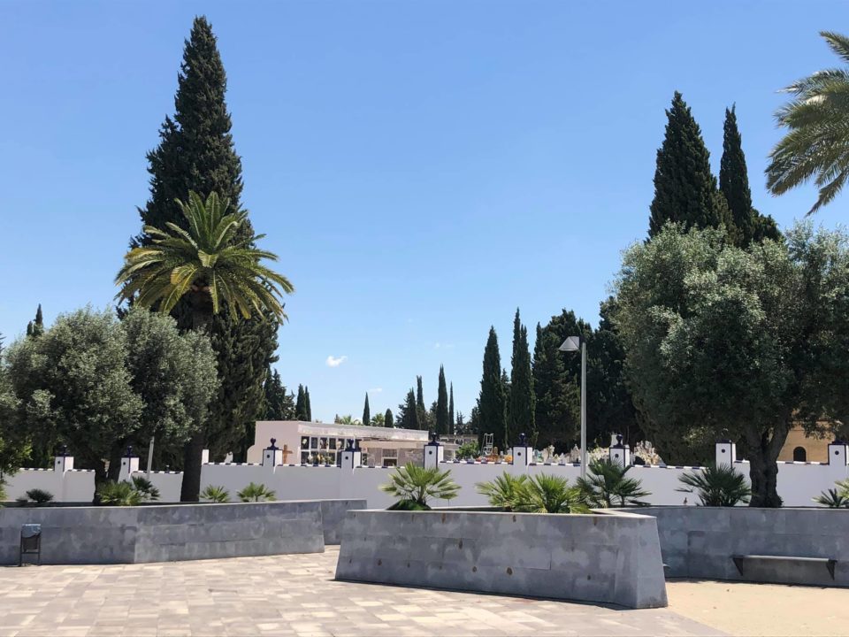 El cementerio municipal abre de nuevo sus puertas al público