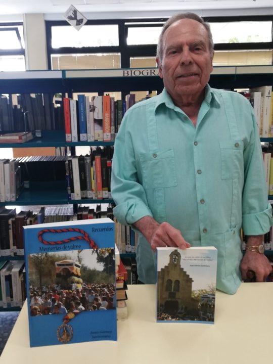 Juan Gómez Justiniano cede sus libros de Valme a la biblioteca