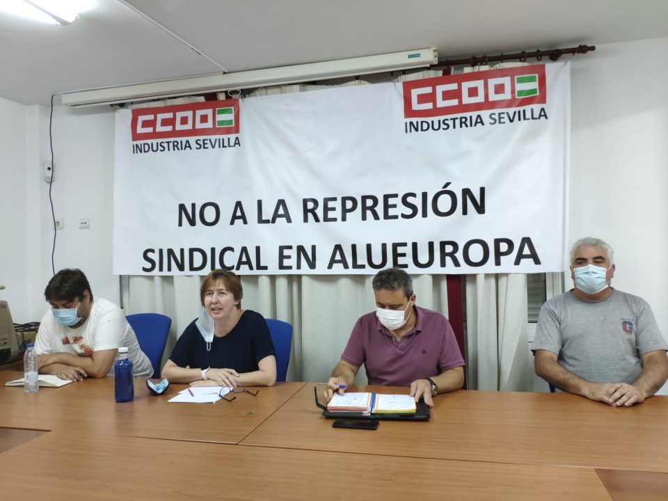 Concentración contra la «represión sindical» en la empresa Aleuropa