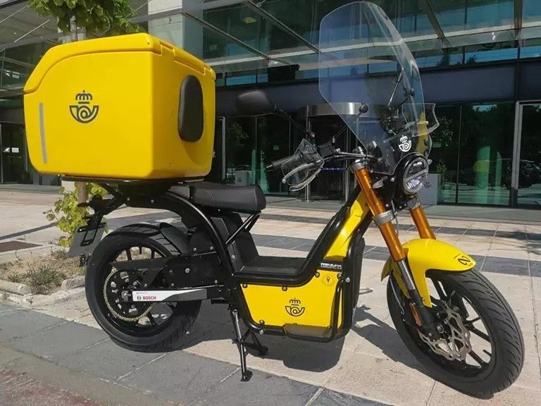 Nuevas motos eléctricas para el reparto de Correos