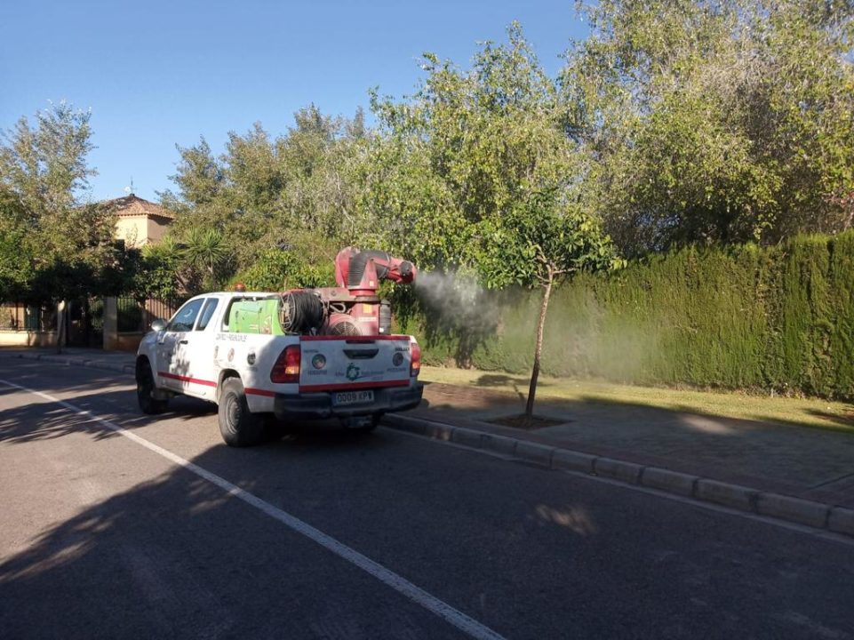 Labores de fumigación intensas contra el mosquito del Virus del Nilo