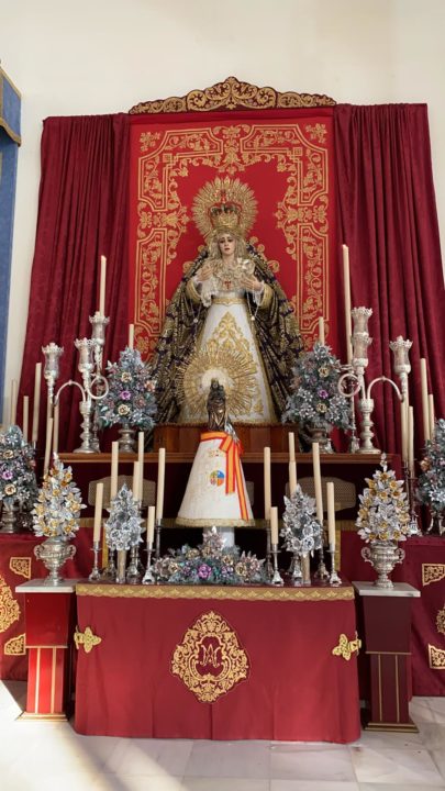 Cambia tu beso por un kilo de alimentos en el Día del Pilar