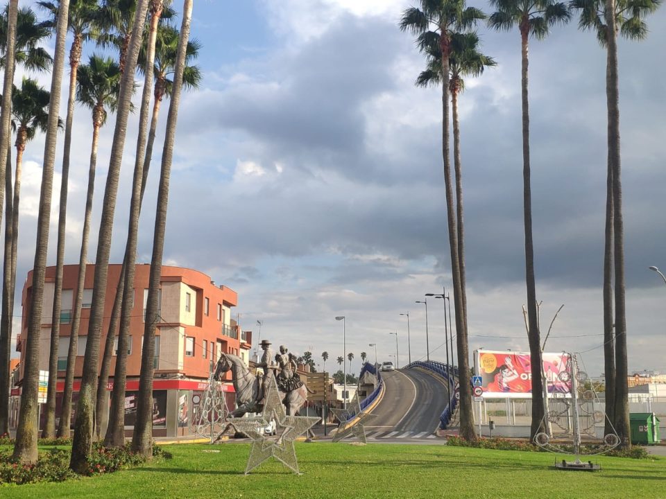 El alumbrado navideño se extiende a algunas rotondas