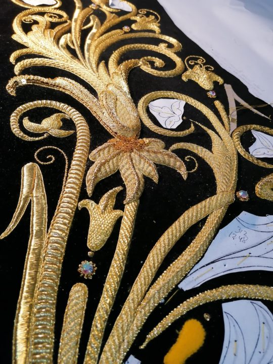 Nuevo manto de camarín para la Virgen de la Soledad