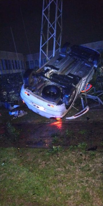 Aparatoso accidente junto al centro logístico de Amazon en La Isla