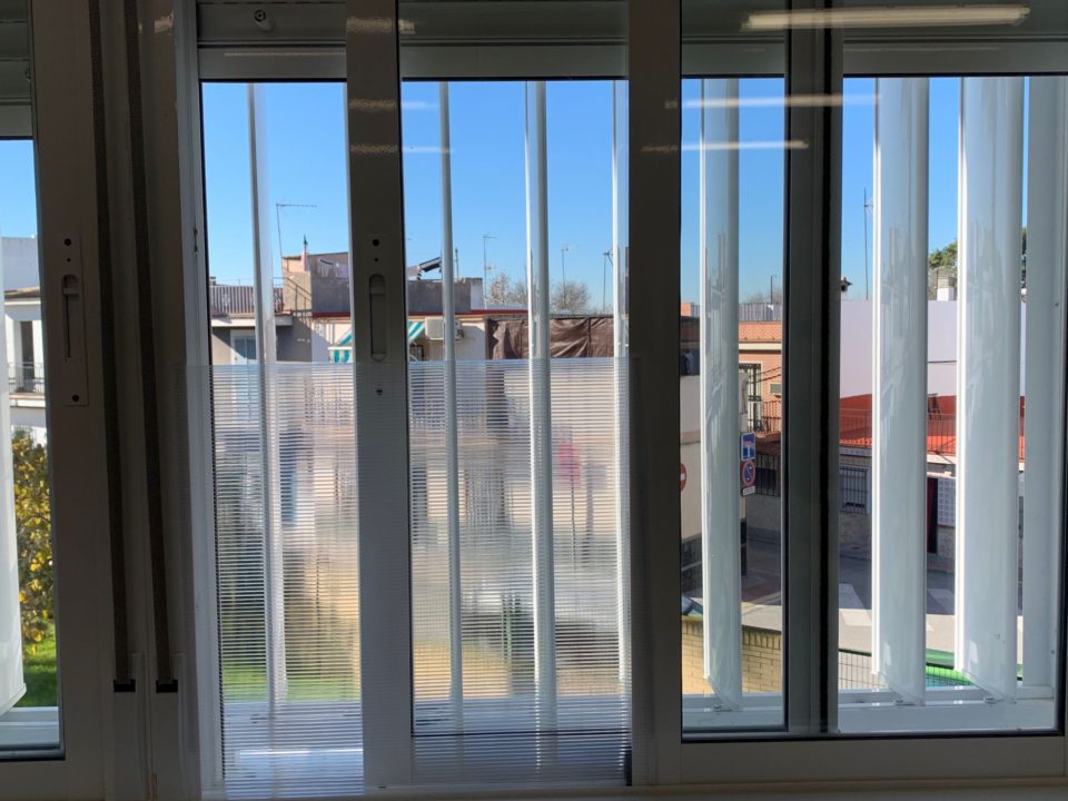 Paneles de plástico para reducir el frío con la ventilación de las aulas