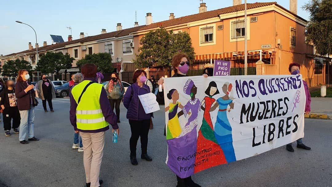 El 8-M se vivió en la calle en Las Portadas y Montequinto