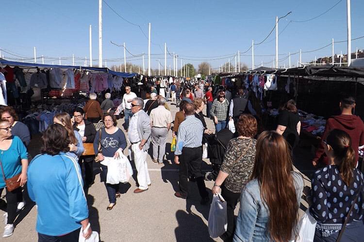 Procedimiento para ocupar 64 puestos libres del mercadillo