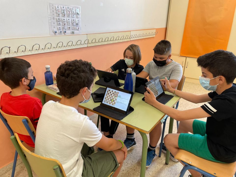 Ajedrez en la Escuela finaliza con unas simultáneas online