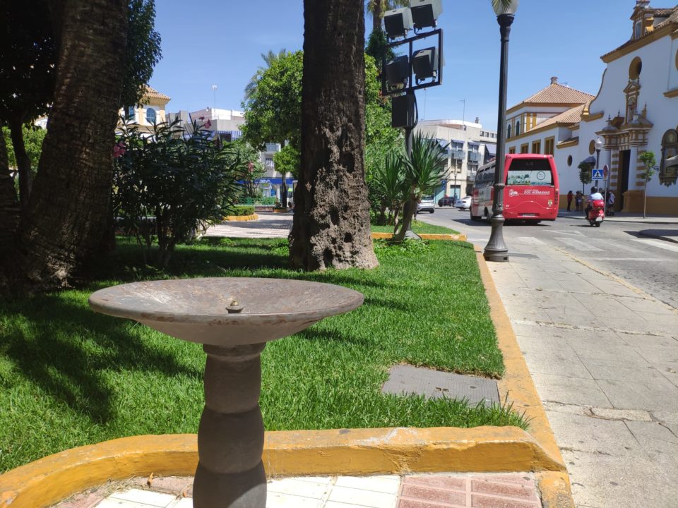 Las fuentes de agua potable centran un encuentro de IU y Emasesa