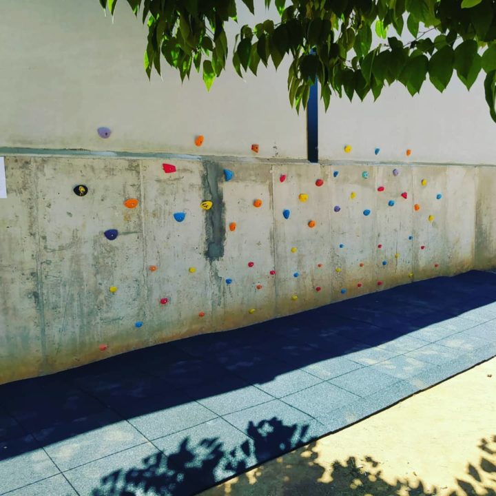 Un rocódromo, novedad del CEIP El Palmarillo para el próximo curso