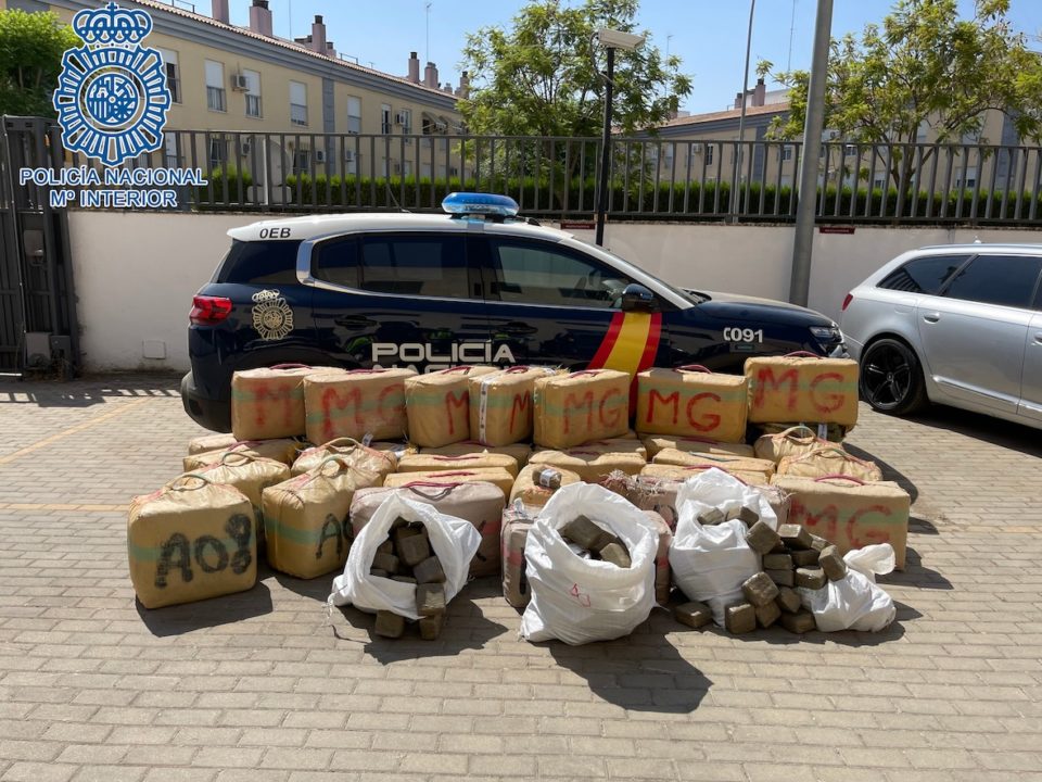 Detenido un varón por ocultar más de una tonelada de hachís en una nave