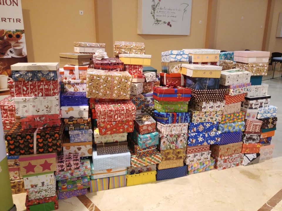 Recogida de las cajas regalos de ‘Niño de la Navidad’