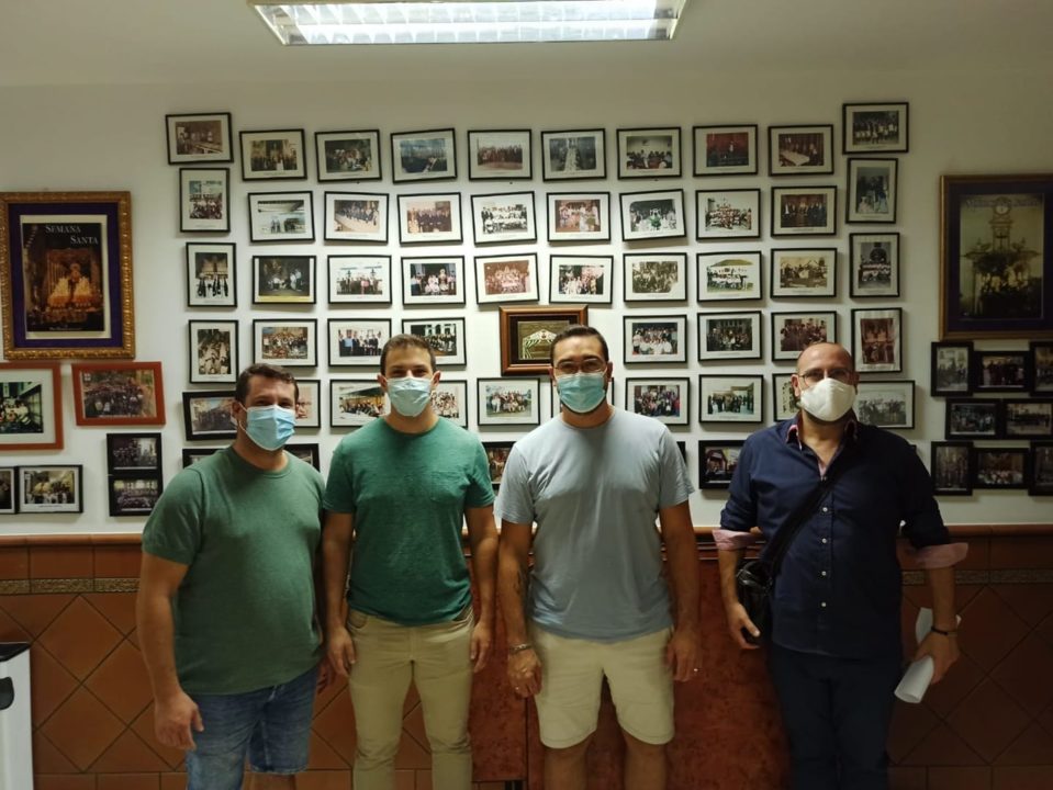 Primera procesión con costaleros tras año y media de ausencias