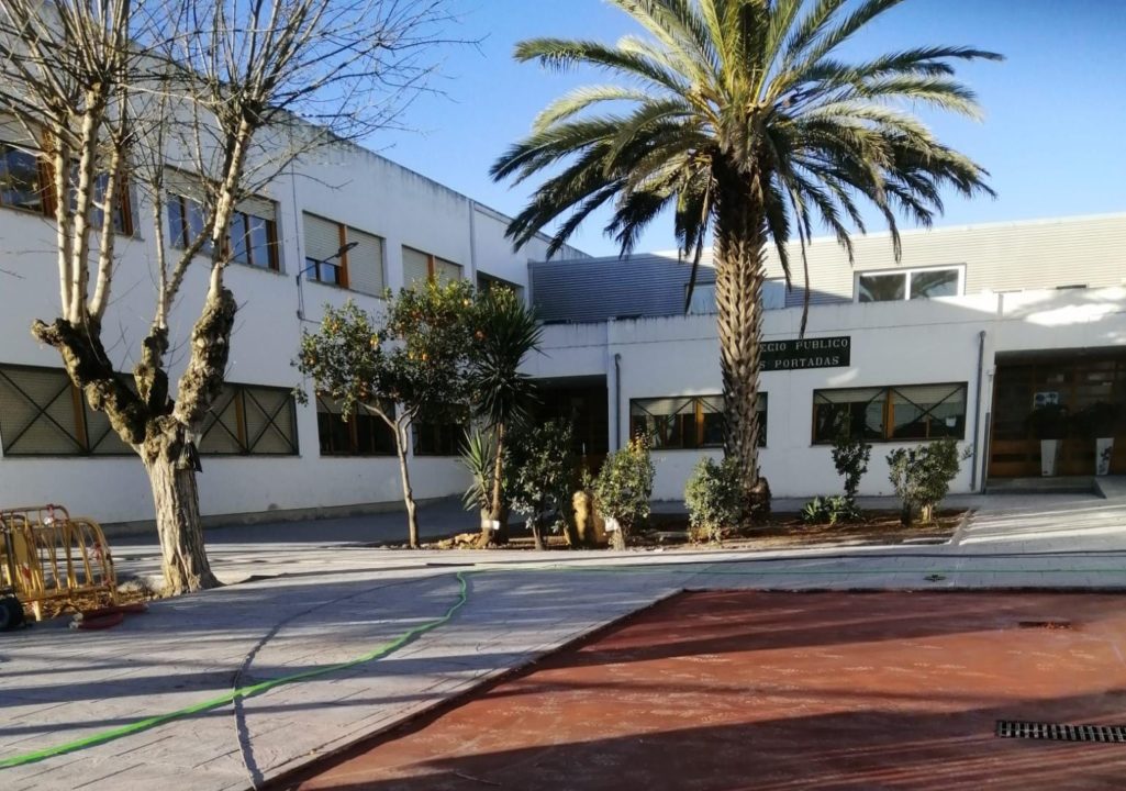 Mejora de las entradas en varios colegios