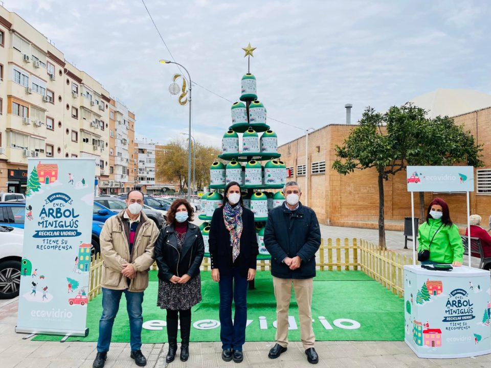 El árbol navideño de miniglús llega a Montequinto