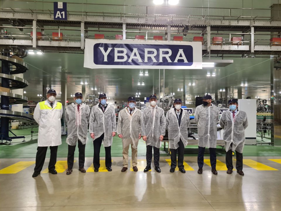 Juan Bravo visita la fábrica de Ybarra en Dos Hermanas