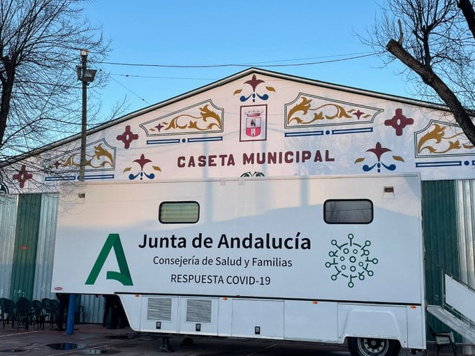 Unidad móvil de vacunación Covid-19 en la feria